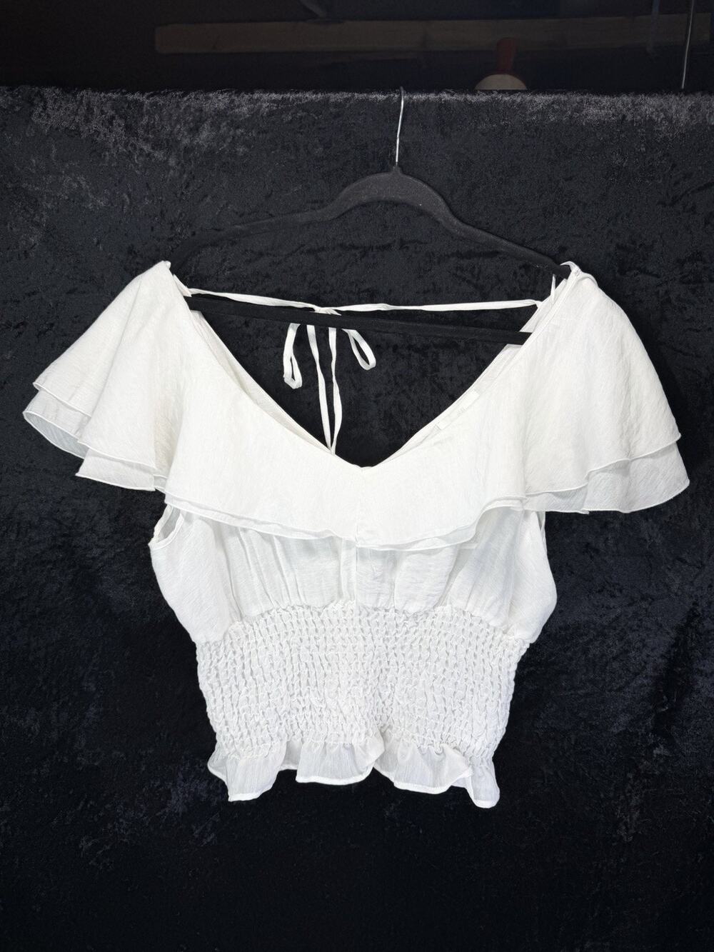 NWT H&M Women’s White Cropped Top Size L Flutter Sleeve Tie Back Stretch Romance